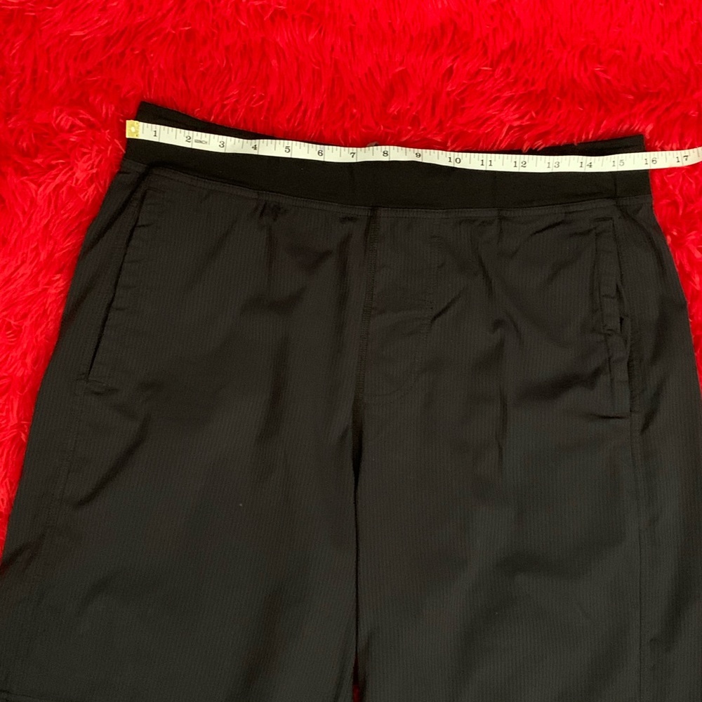 Lululemon Men’s black short. No size dot* - Picture 4 of 5